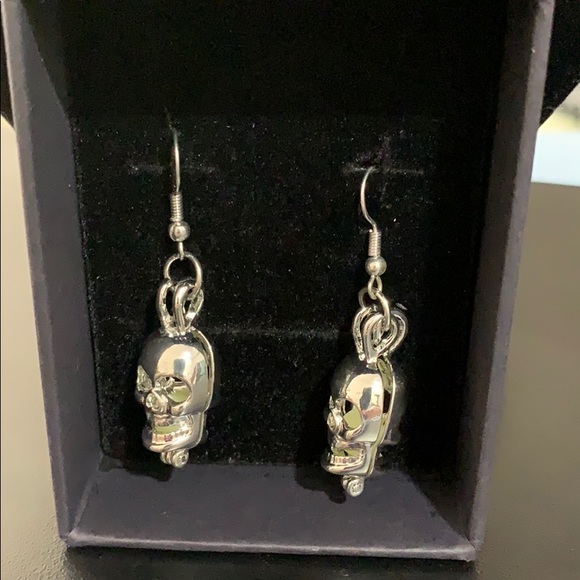 Skull Earrings - Picture 1 of 7